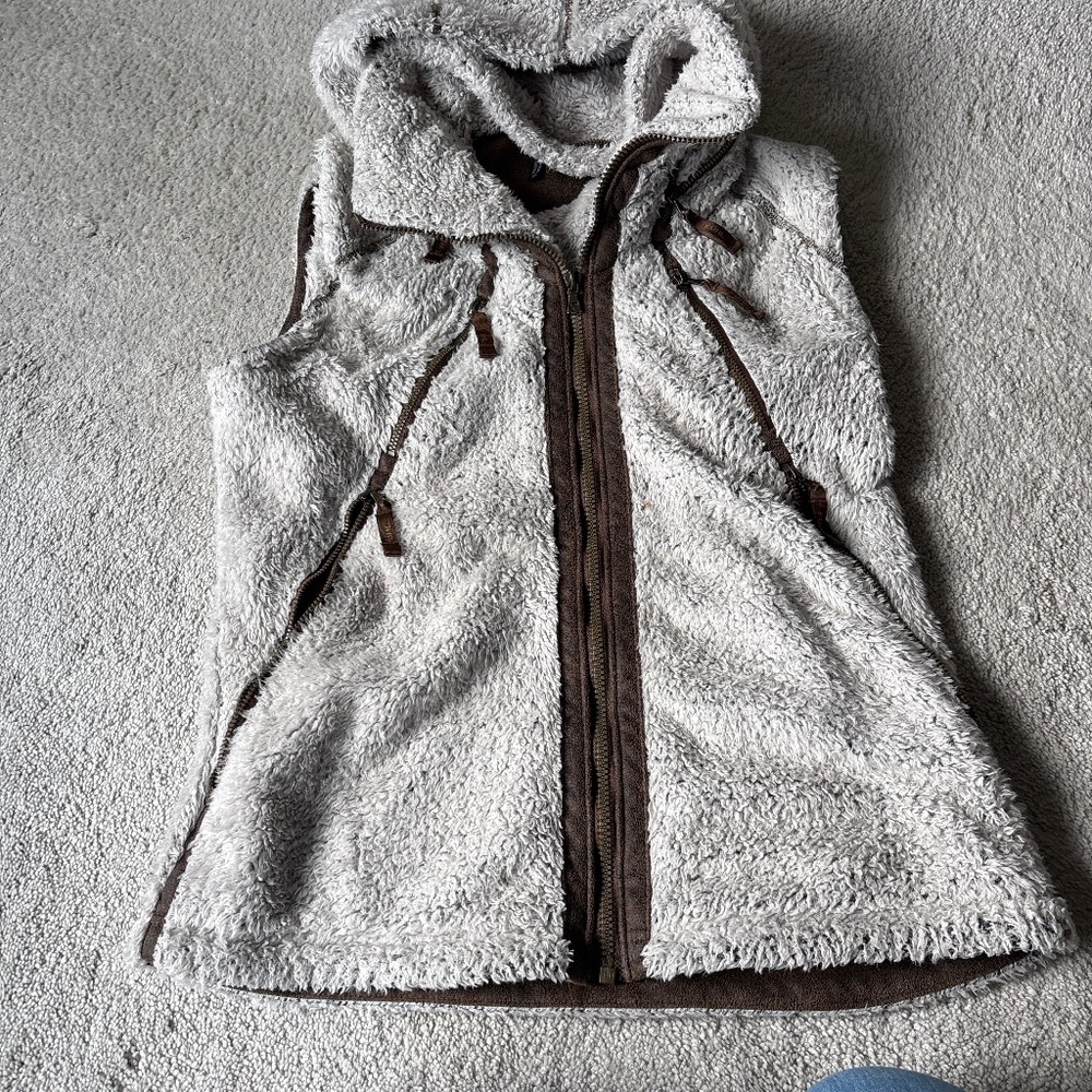 Kuhl zip up fleece vest size medium